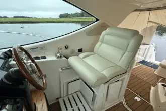 Thumbnail von Tiara Yachts 3500 Sovran