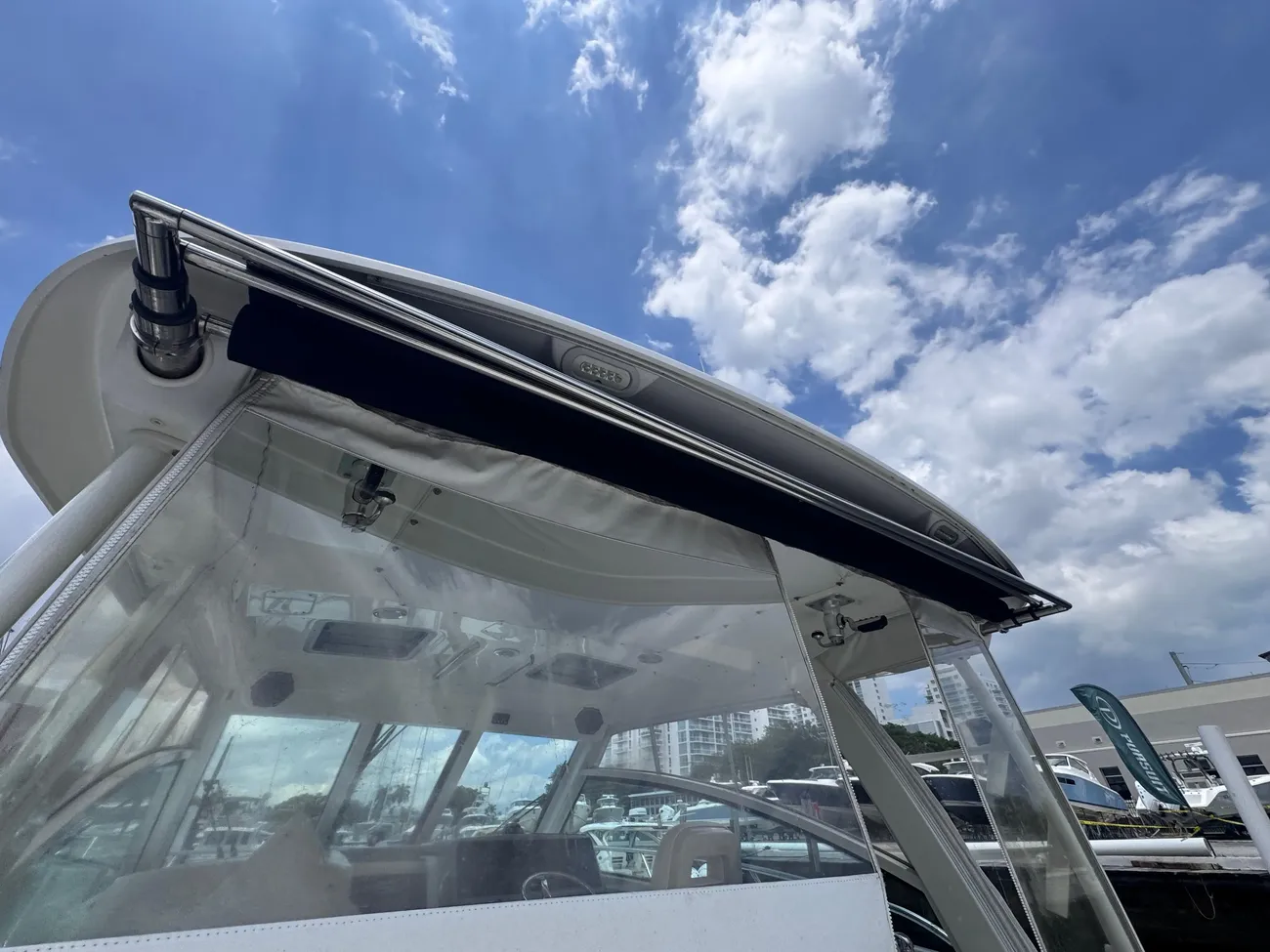 Thumbnail von Boston Whaler 345 Conquest