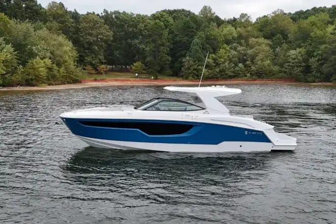 Cruisers Yachts 38 GLS