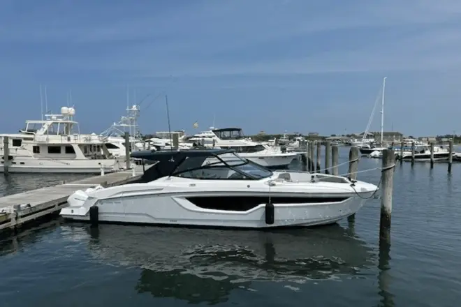 Cruisers Yachts 38 GLS