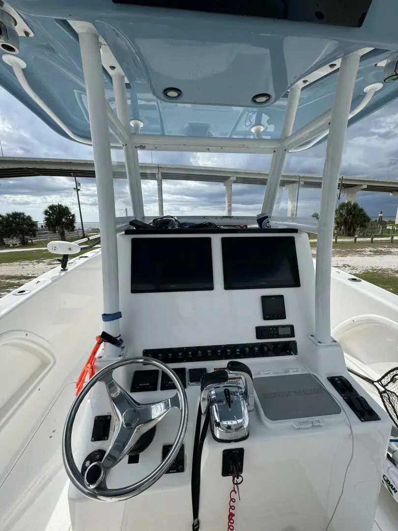 Thumbnail von Twin Vee 28 GF