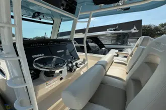 Thumbnail von Boston Whaler 330 Outrage