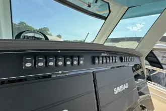 Thumbnail von Boston Whaler 330 Outrage