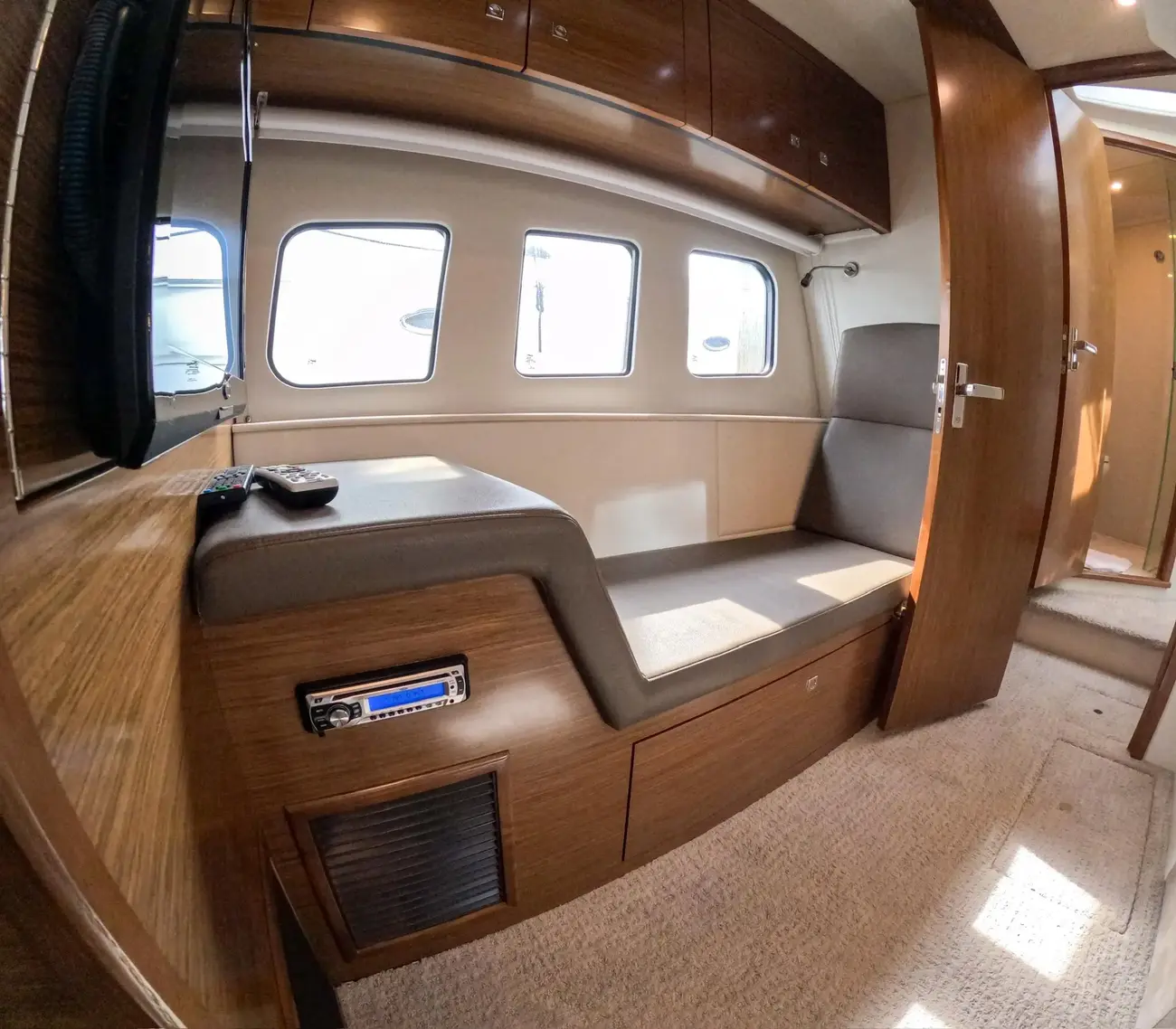 Thumbnail von Cruisers Yachts 45 Cantius