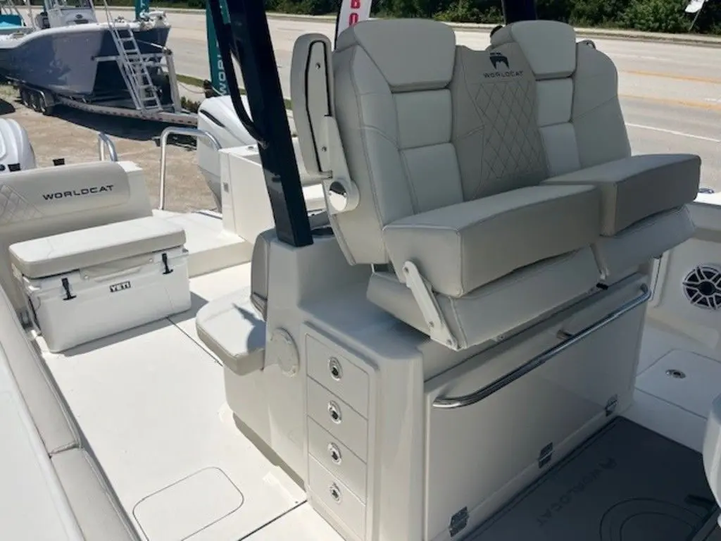 Thumbnail von World Cat 325 CC