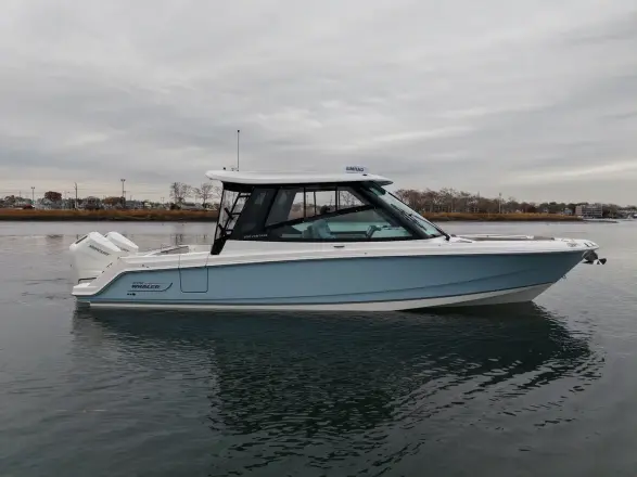 Boston Whaler 330 Vantage
