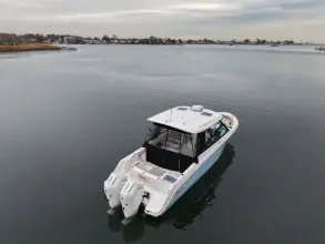 Thumbnail von Boston Whaler 330 Vantage