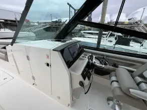 Thumbnail von Boston Whaler 330 Vantage