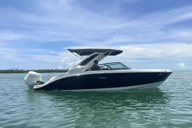 Sea Ray SDX 230 buitenboord