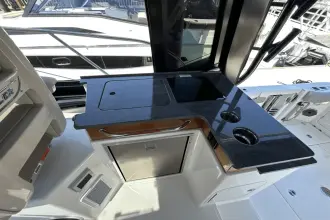 Thumbnail von Boston Whaler 365 Conquest