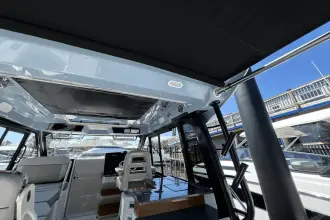 Thumbnail von Boston Whaler 365 Conquest