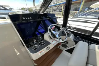 Thumbnail von Boston Whaler 365 Conquest