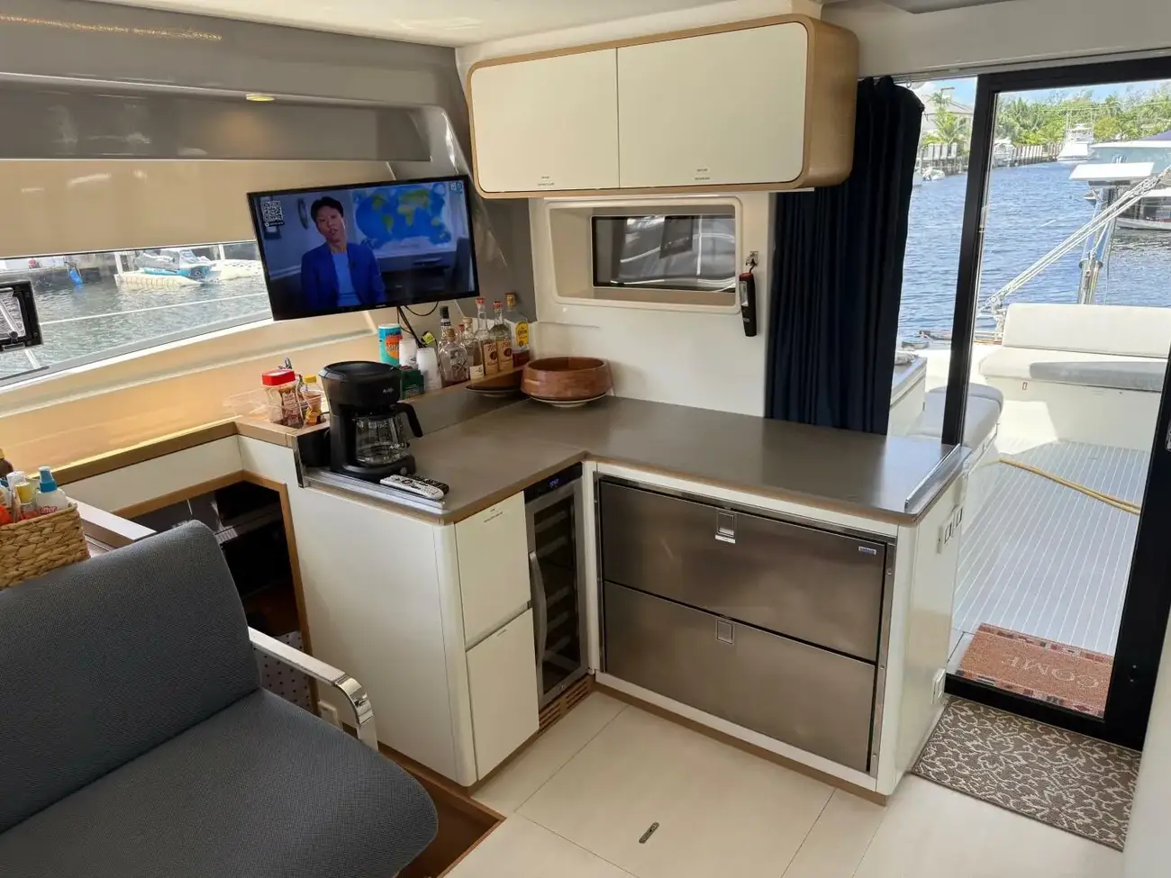 Thumbnail von Excess 15 Wine Down