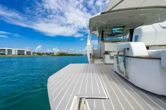 Thumbnail von Tiara Yachts 48LS