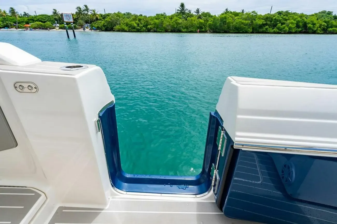 Thumbnail von Tiara Yachts 48LS