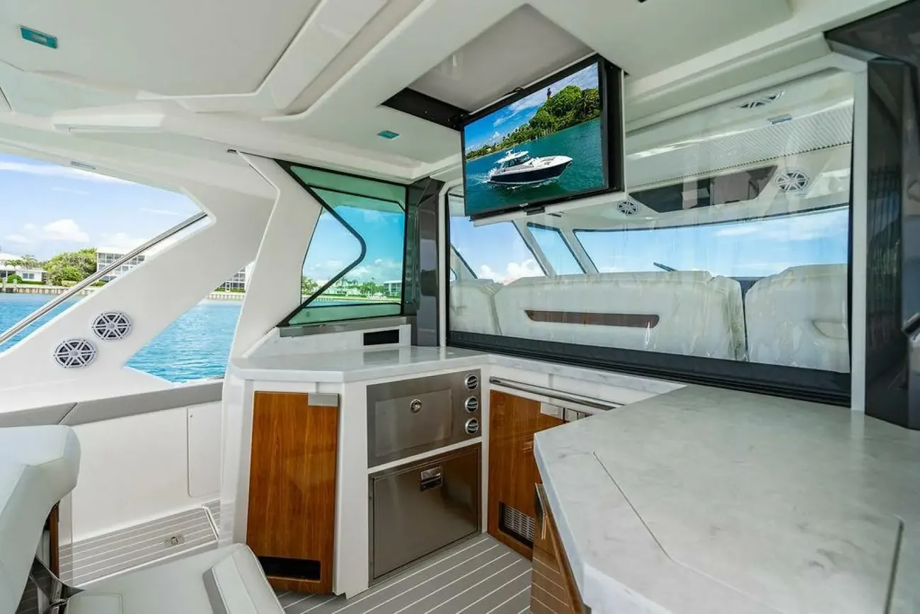 Thumbnail von Tiara Yachts 48LS