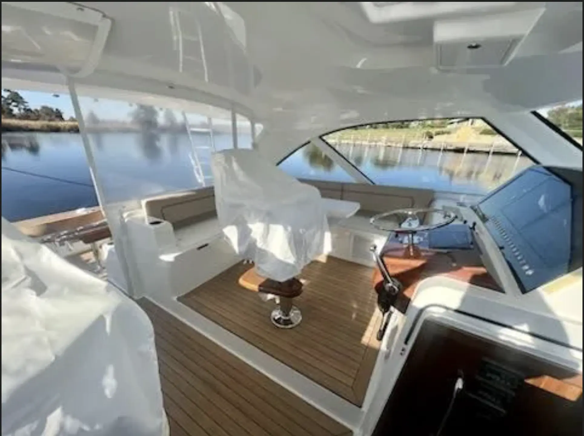 Thumbnail von Hatteras 45 Poco A Poco