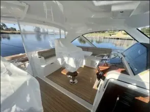 Thumbnail von Hatteras 45 Poco A Poco