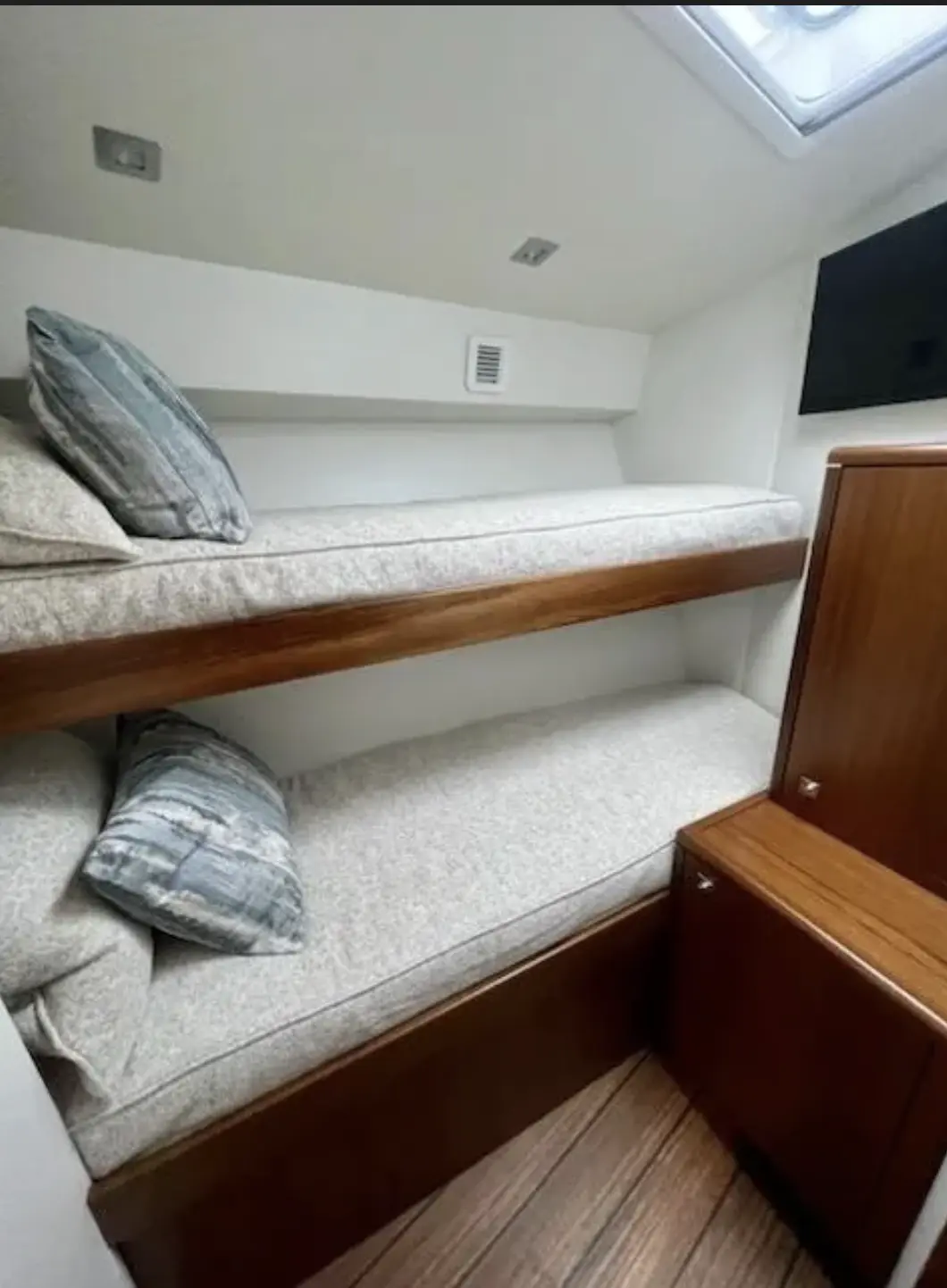 Thumbnail von Hatteras 45 Poco A Poco