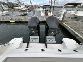 Thumbnail von Boston Whaler 365 Conquest