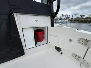 Thumbnail von Boston Whaler 365 Conquest