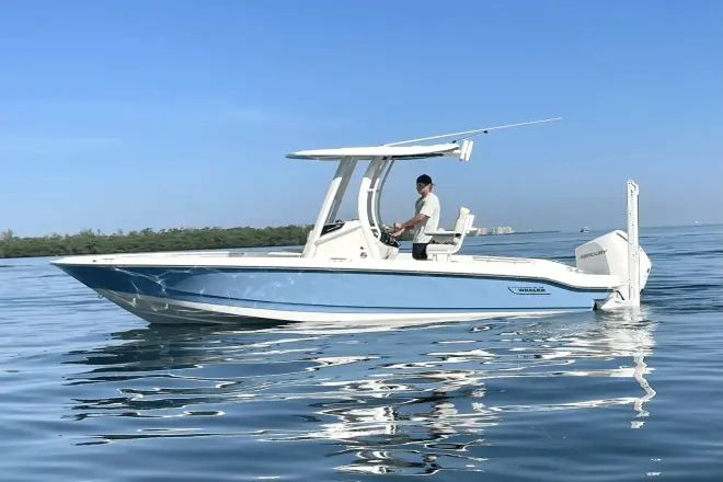 Boston Whaler 220 Dauntless