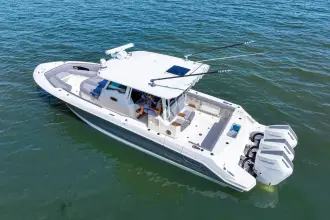 Thumbnail von Boston Whaler 360 Outrage