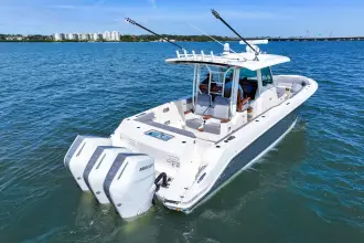 Thumbnail von Boston Whaler 360 Outrage
