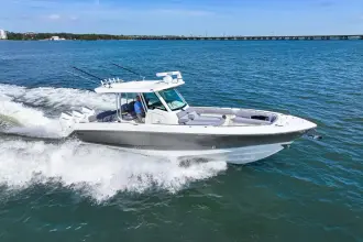 Thumbnail von Boston Whaler 360 Outrage