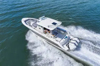 Thumbnail von Boston Whaler 360 Outrage