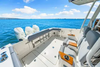 Thumbnail von Boston Whaler 360 Outrage