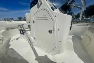 Thumbnail von Boston Whaler 170 Montauk