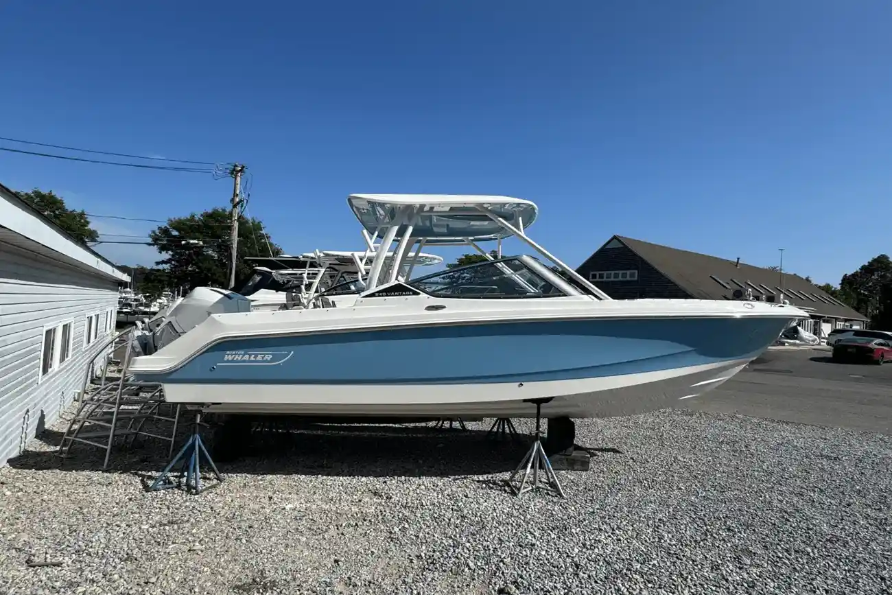 Boston Whaler 240 Vantage