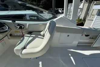 Thumbnail von Boston Whaler 240 Vantage