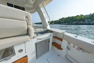 Thumbnail von Boston Whaler 350 Realm BLUE SKIES