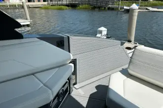 Thumbnail von Cruisers Yachts 38 GLS OB