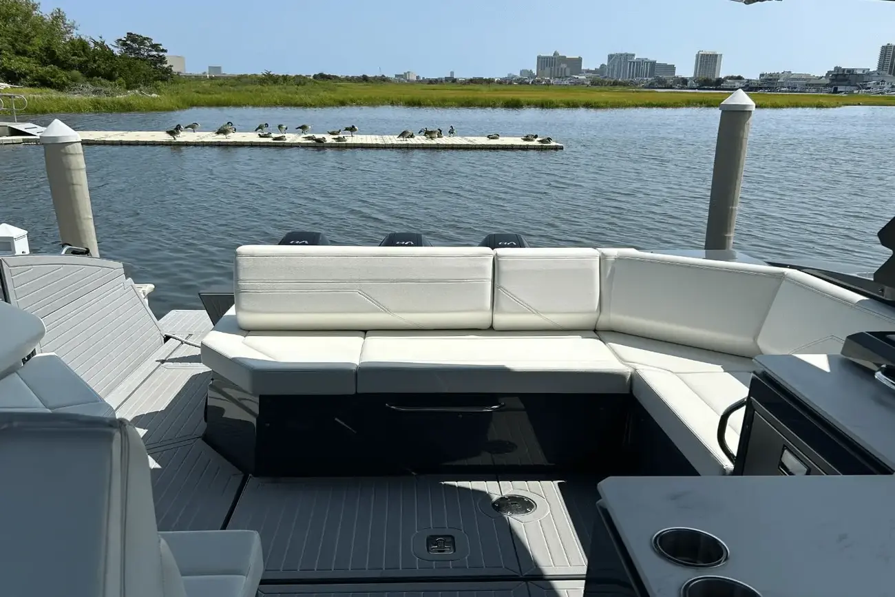 Thumbnail von Cruisers Yachts 38 GLS OB