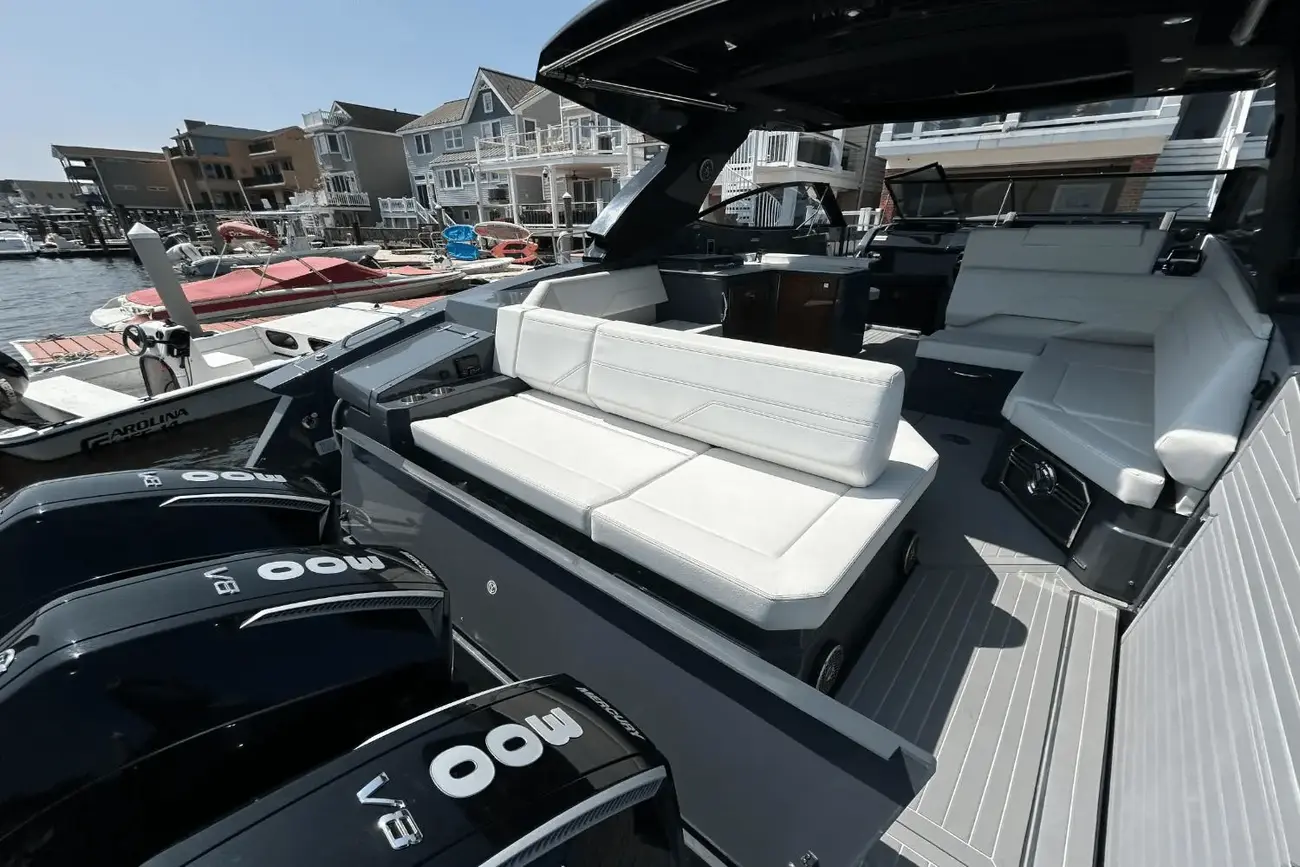 Thumbnail von Cruisers Yachts 38 GLS OB
