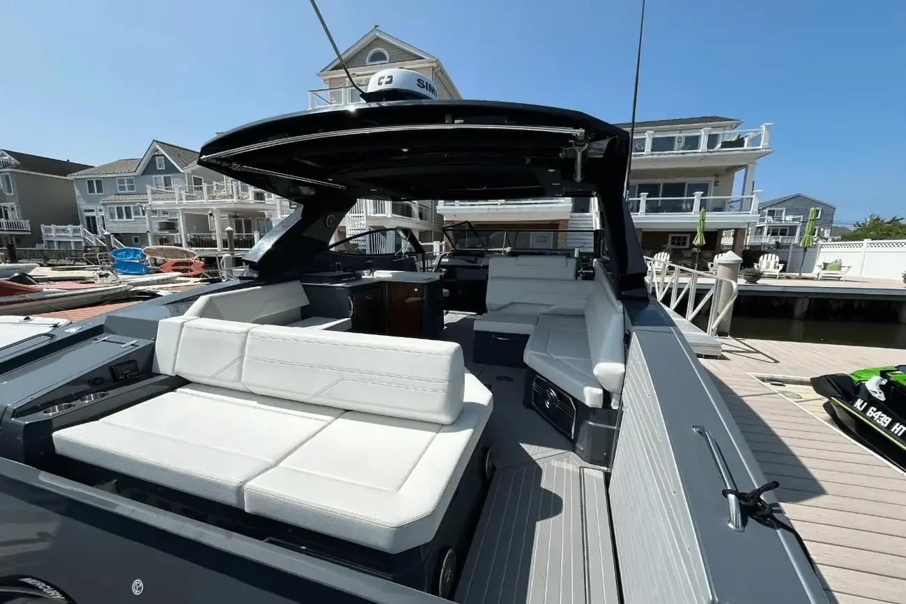 Thumbnail von Cruisers Yachts 38 GLS OB