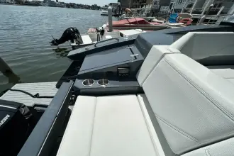 Thumbnail von Cruisers Yachts 38 GLS OB