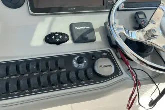 Thumbnail von Boston Whaler 345 Conquest