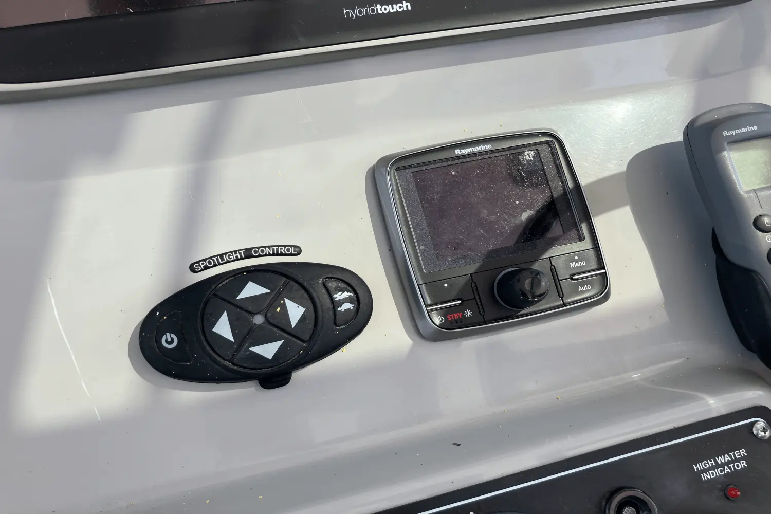 Thumbnail von Boston Whaler 345 Conquest