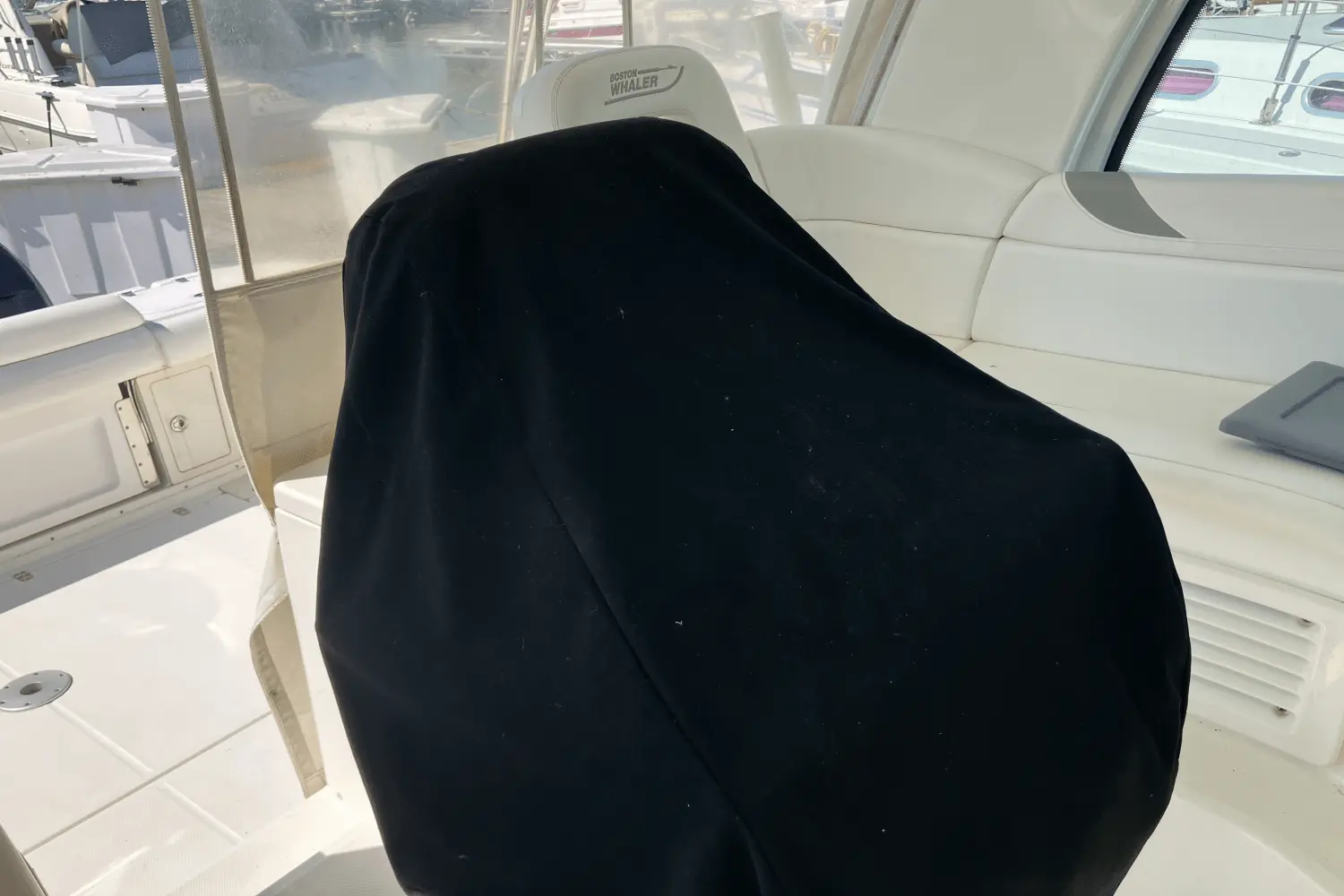 Thumbnail von Boston Whaler 345 Conquest