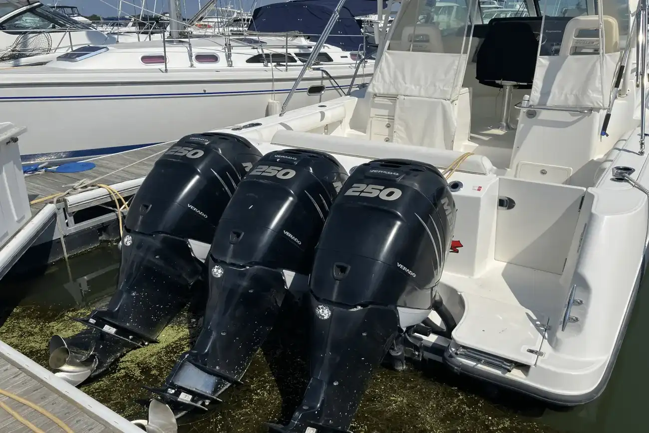 Thumbnail von Boston Whaler 345 Conquest