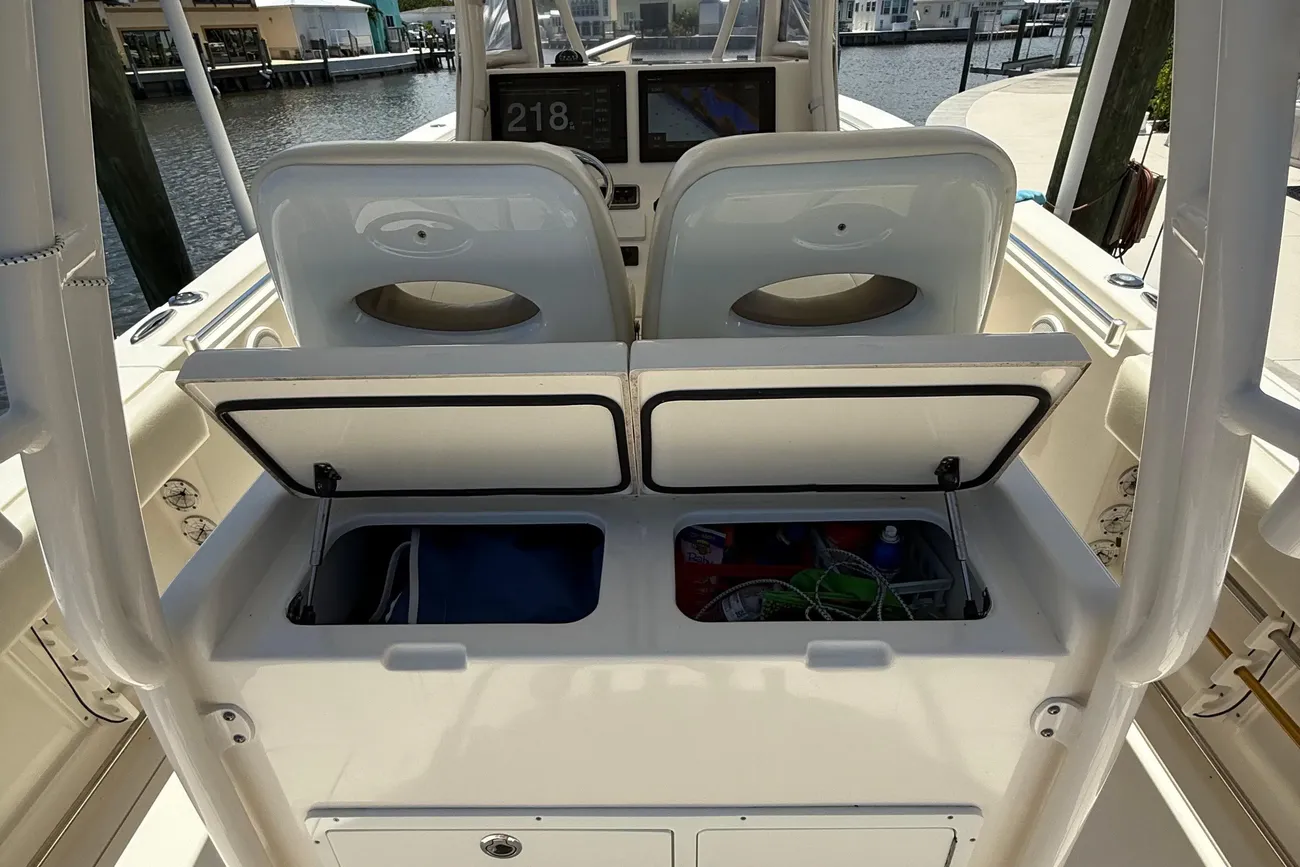 Thumbnail von Cobia 296 Center Console