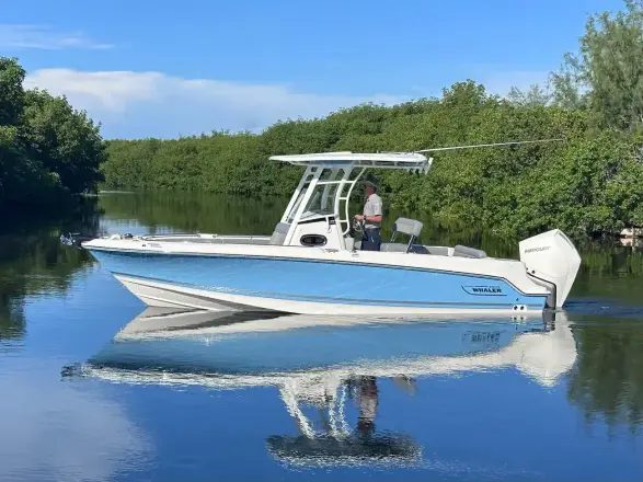 Boston Whaler 230 Outrage