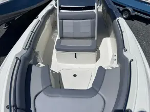 Thumbnail von Boston Whaler 230 Outrage