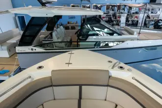 Thumbnail von Boston Whaler 330 Vantage