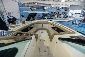 Thumbnail von Boston Whaler 330 Vantage