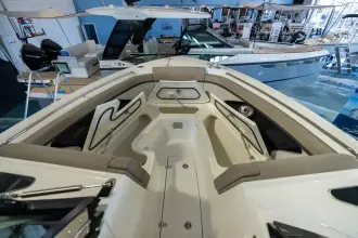 Thumbnail von Boston Whaler 330 Vantage
